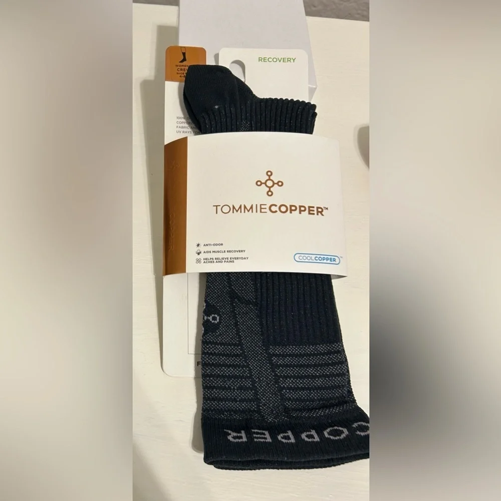 Tommy Copper Recovery Compression anti odor Black Crew Socks women’s 4-6.5